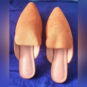 NEW MUSSHOE Suede Women's Orangey Tan Mules Pointed Toe, Slip-on Flats Size 8.5